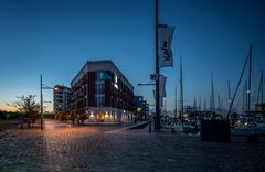 Blaue Stunde am Yachthafen in Bremerhaven