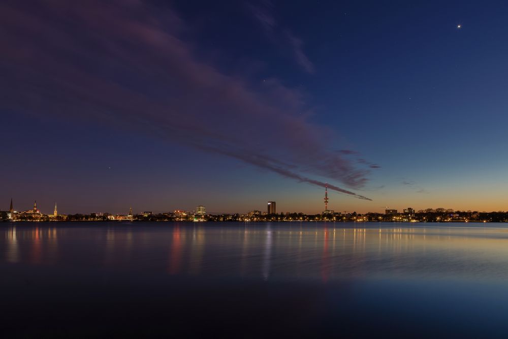 Blaue Stunde an der Außenalster 