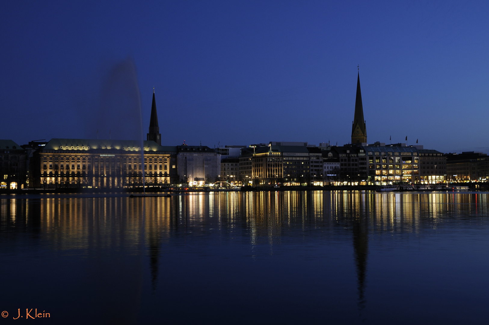 Blaue Stunde an der Binnenalster