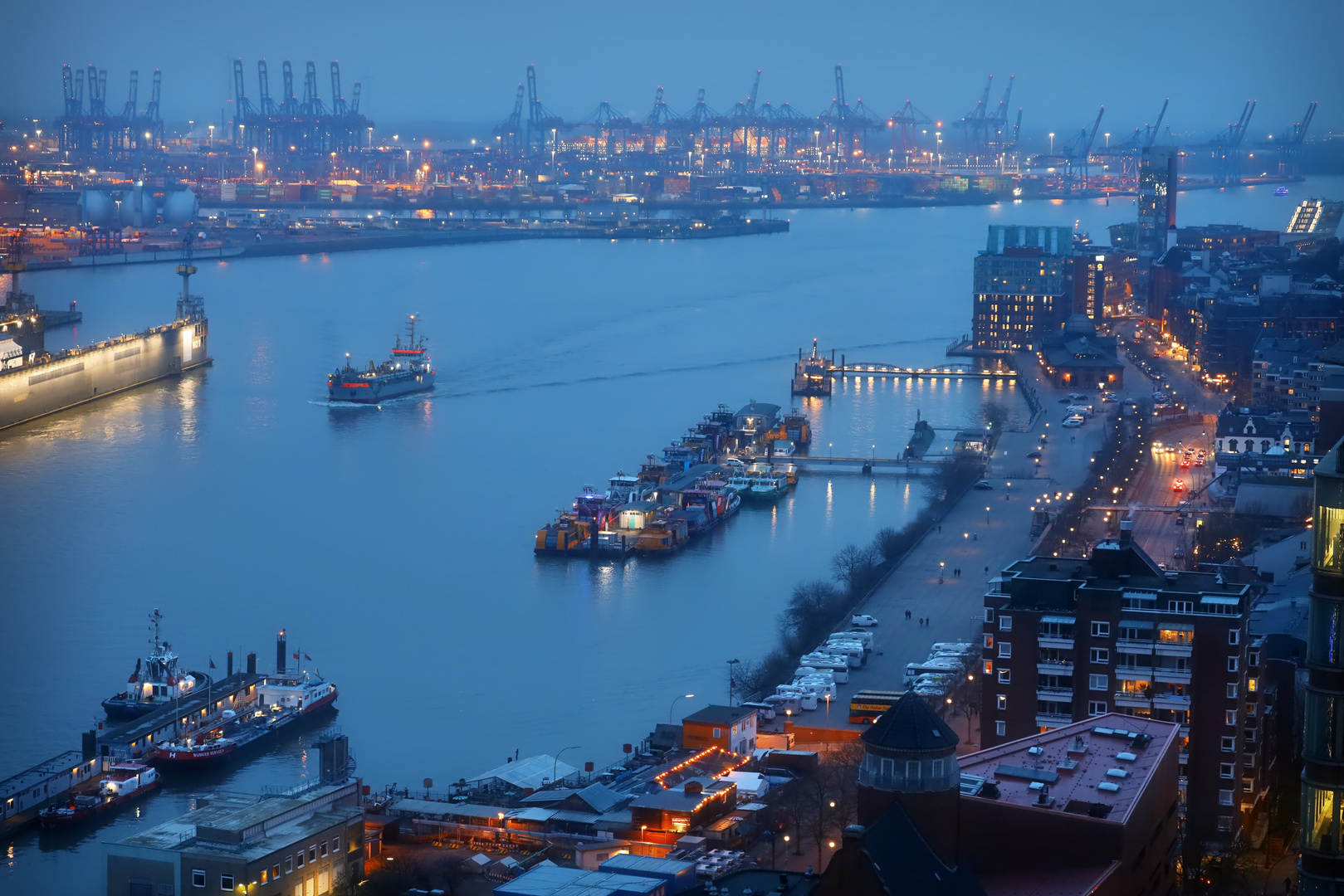 blaue Stunde an der Elbe