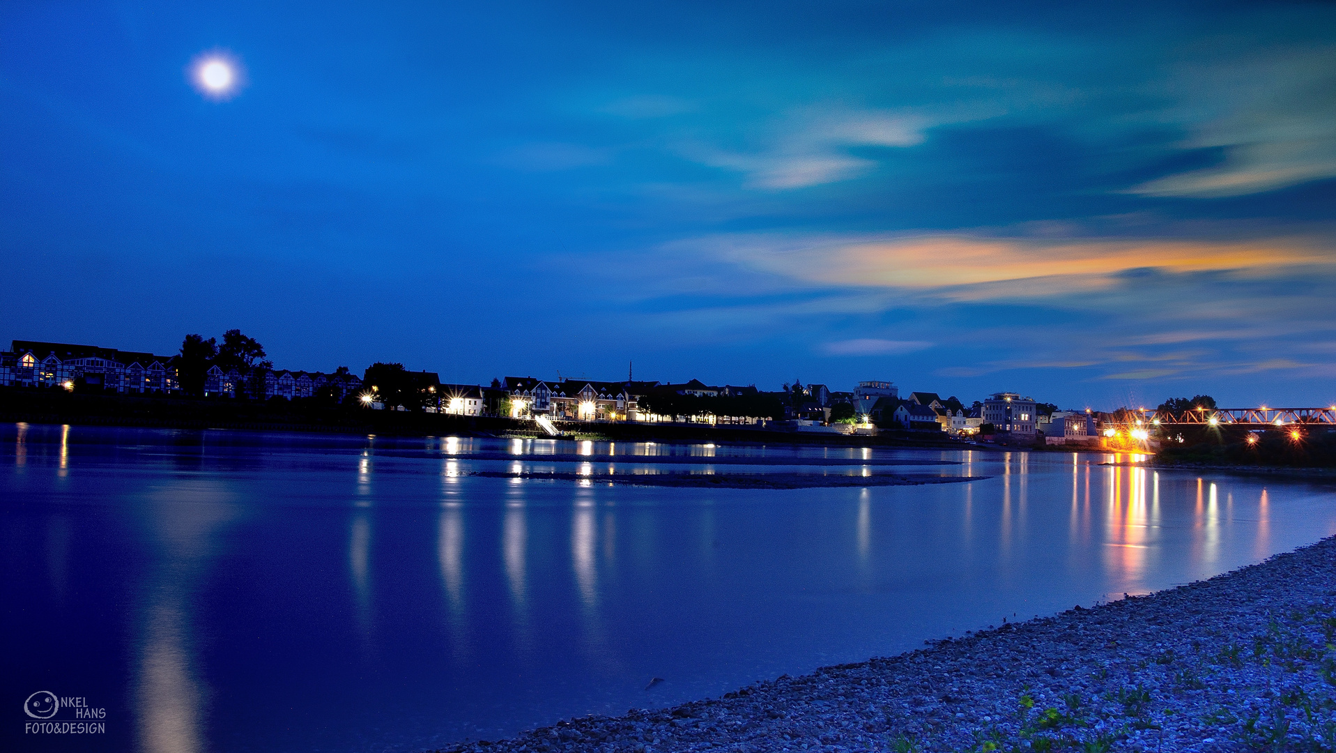 Blaue Stunde an der Elbe