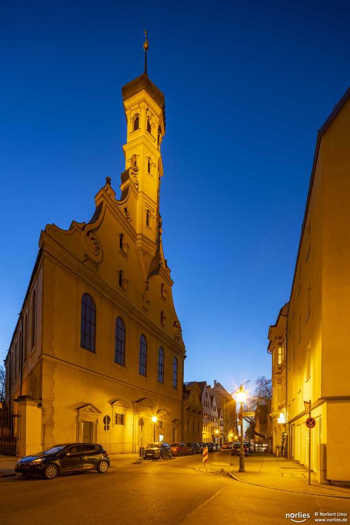 Blaue Stunde an der Heilig-Kreuz-Kirche