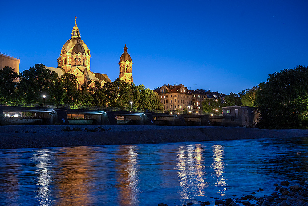 Blaue Stunde an der Isar