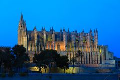 Blaue Stunde an der Kathedrale