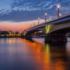 Blaue Stunde an der Kennedybrücke in Bonn