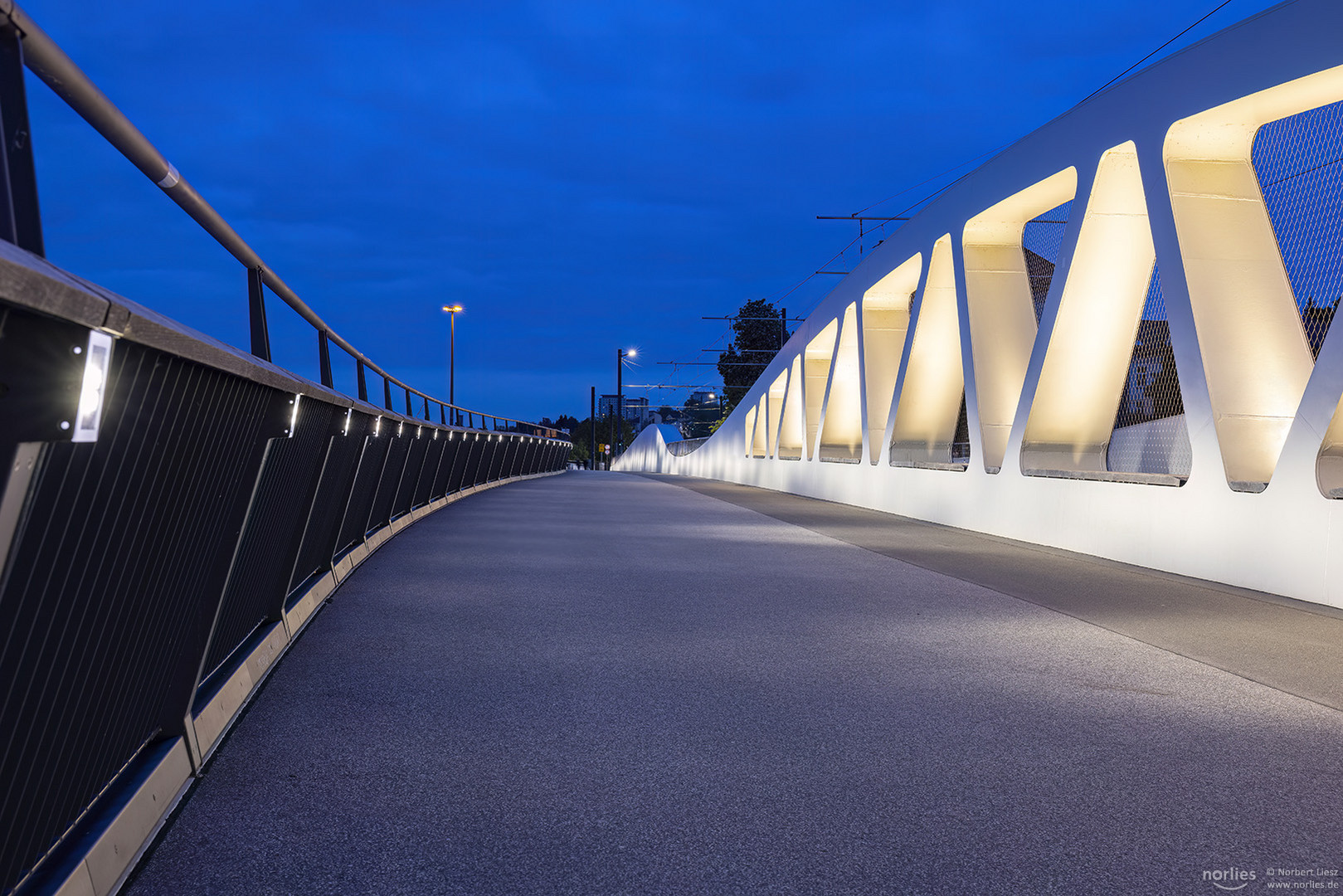 Blaue Stunde an der Kienlesbergbrücke