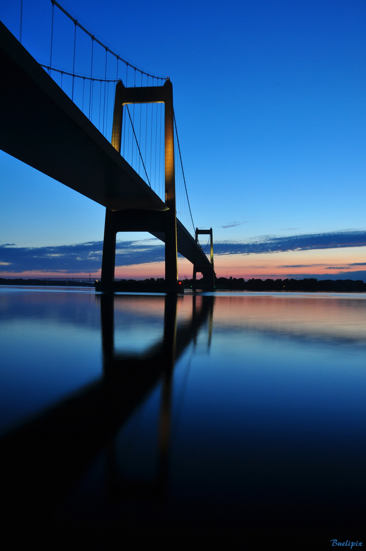 Blaue Stunde an der Lillebaeltsbro (DK)