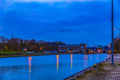 Blaue Stunde an der Neckarschleuse Bad Friedrichshall