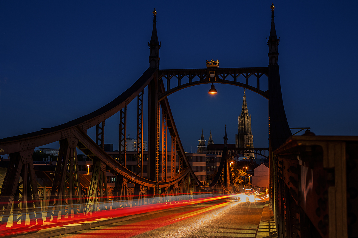 Blaue Stunde an der Neutorbrücke