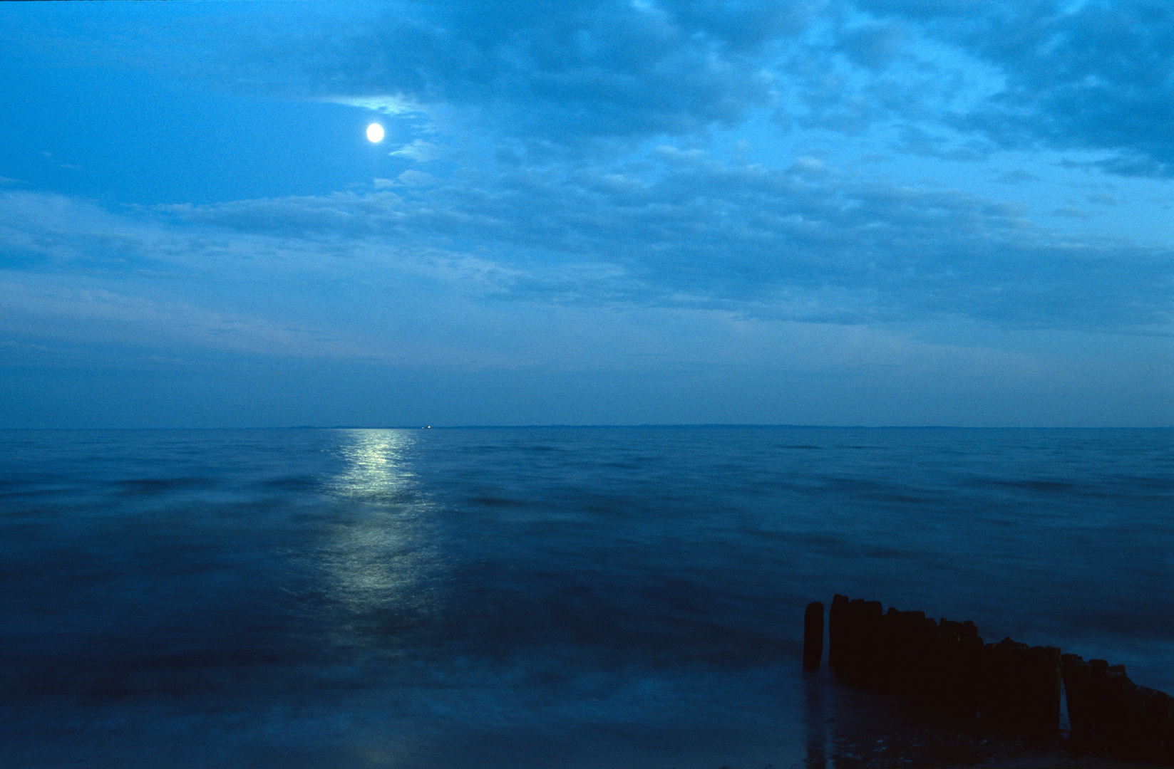 Blaue Stunde an der Ostsee