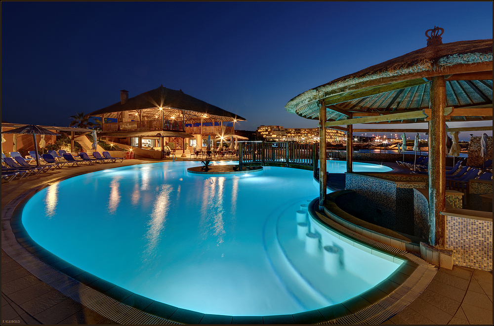 Blaue Stunde an der Poolbar Foto & Bild europe, malta, world Bilder