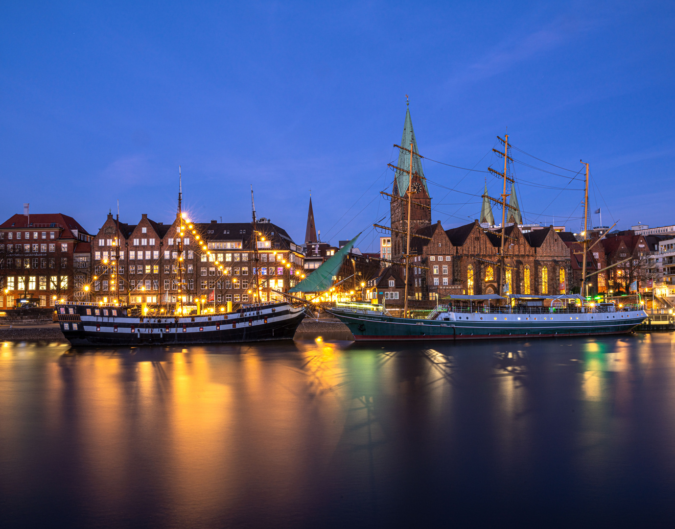 Blaue Stunde an der Schlachte im März