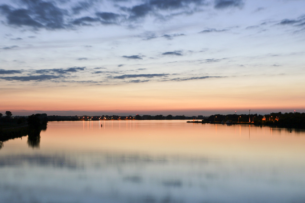 Blaue Stunde an der schönen blauen Donau