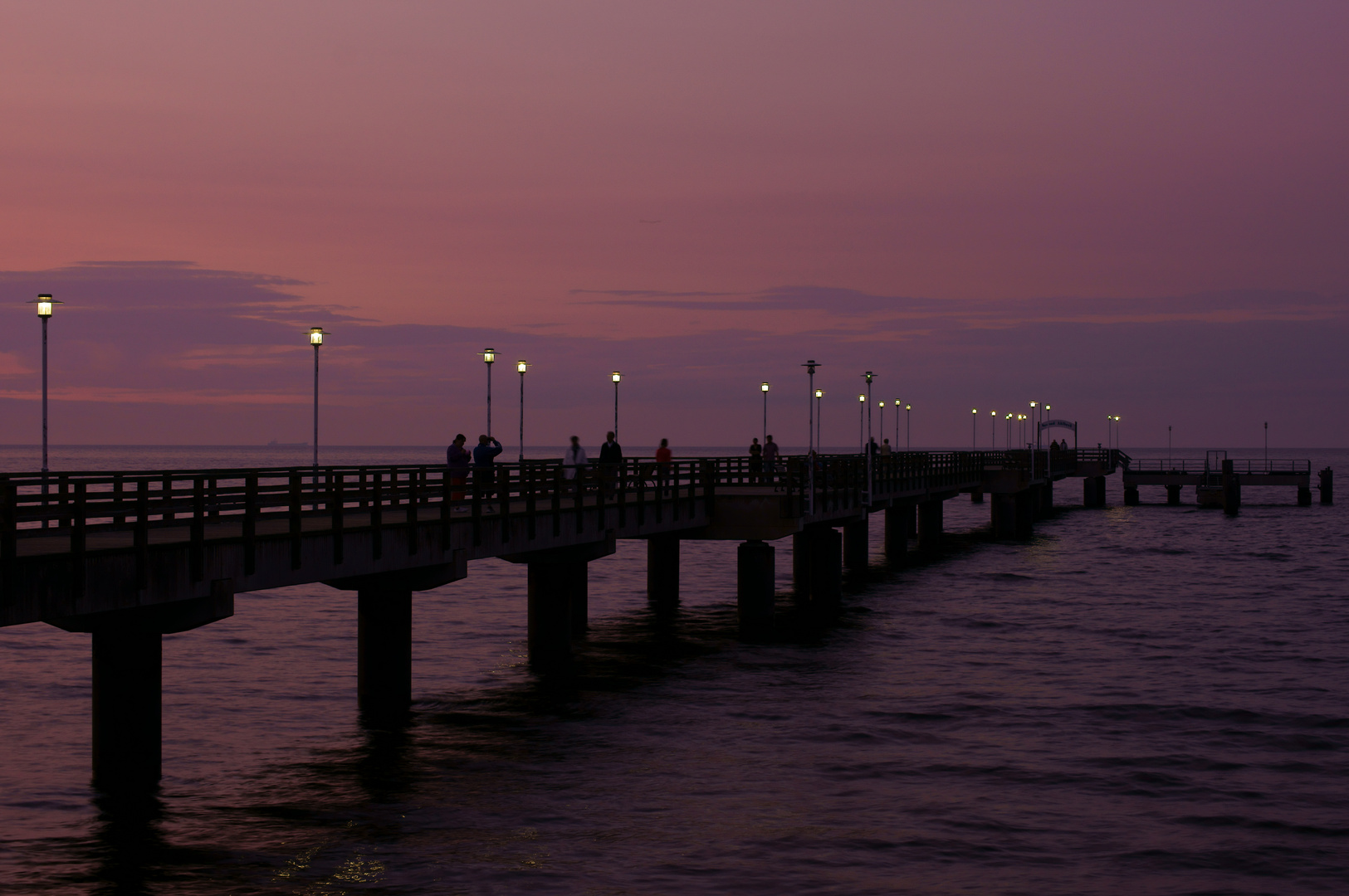 Blaue Stunde an der Seebrücke in Ahlbeck