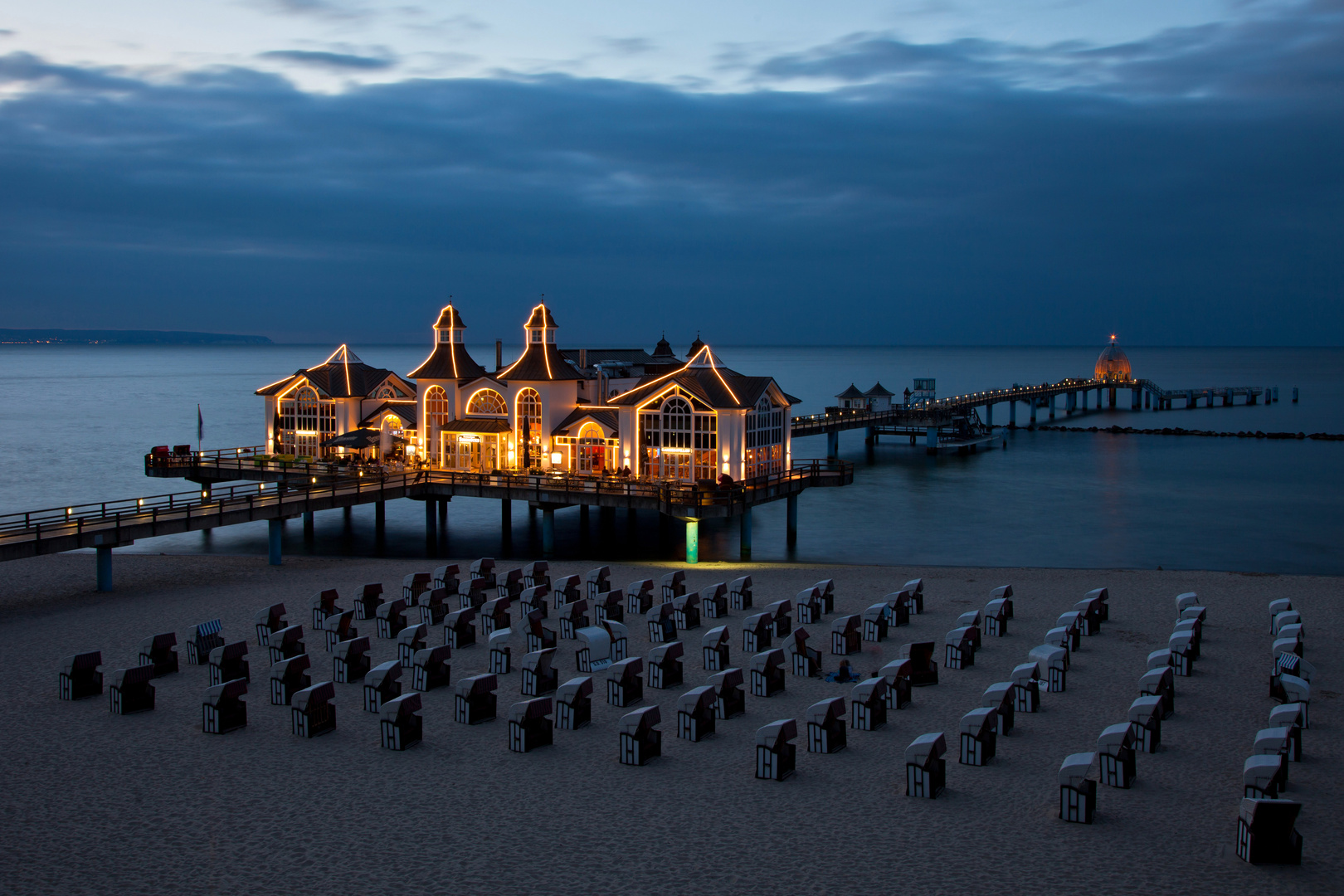 Blaue Stunde an der "Seebrücke von Sellin"