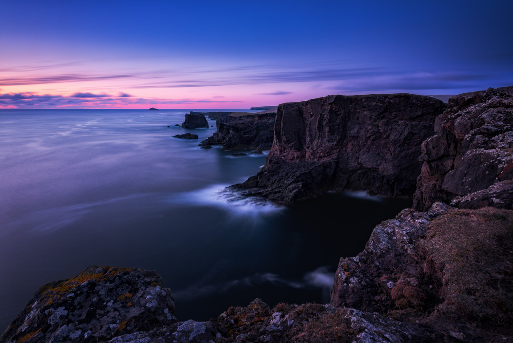 Blaue Stunde an der Shetland Küste