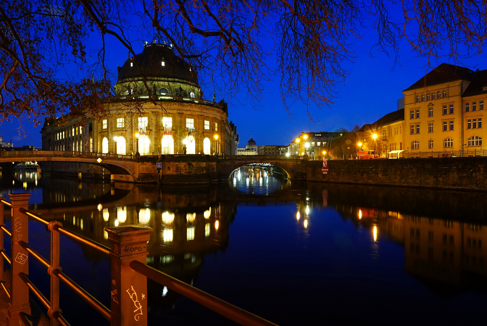 blaue Stunde an der Spree