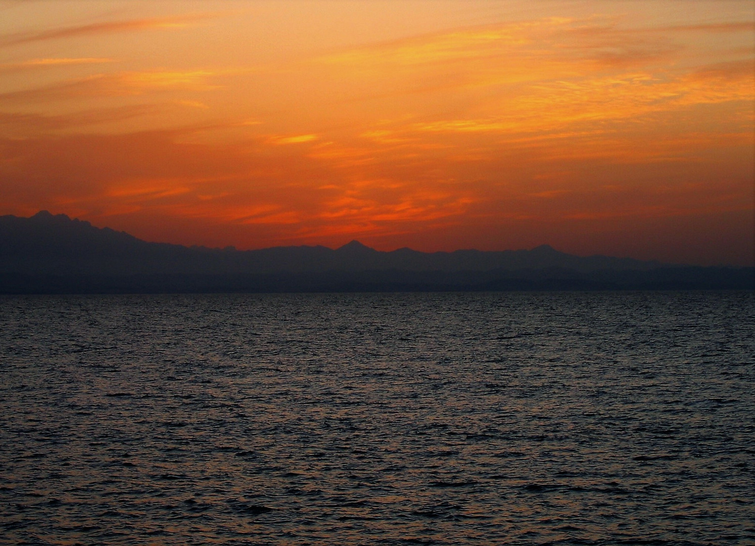 Blaue Stunde auf dem Roten Meer