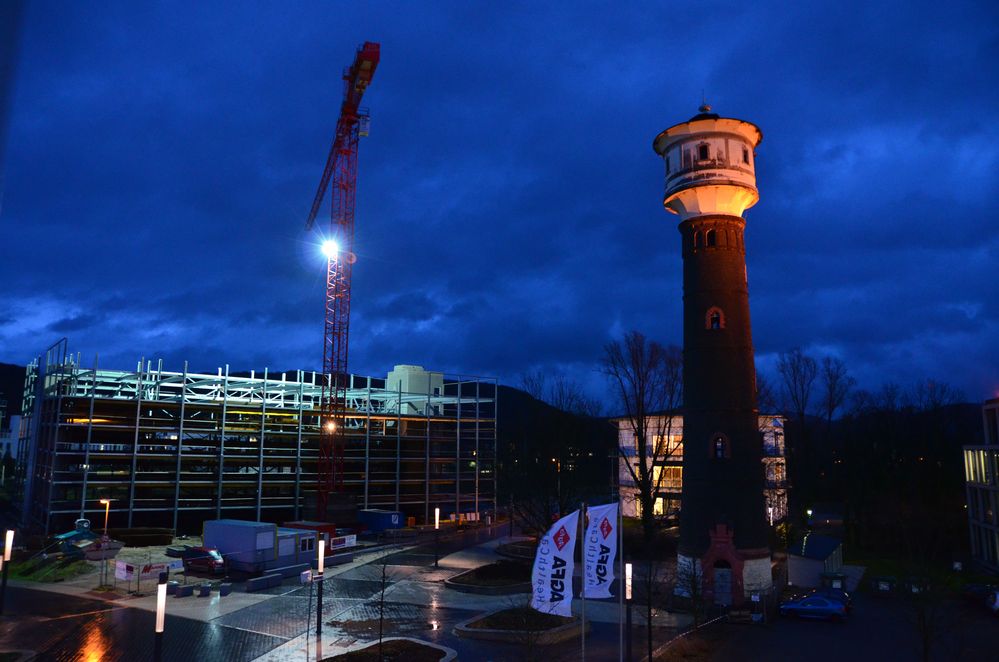 Blaue Stunde auf der Baustelle