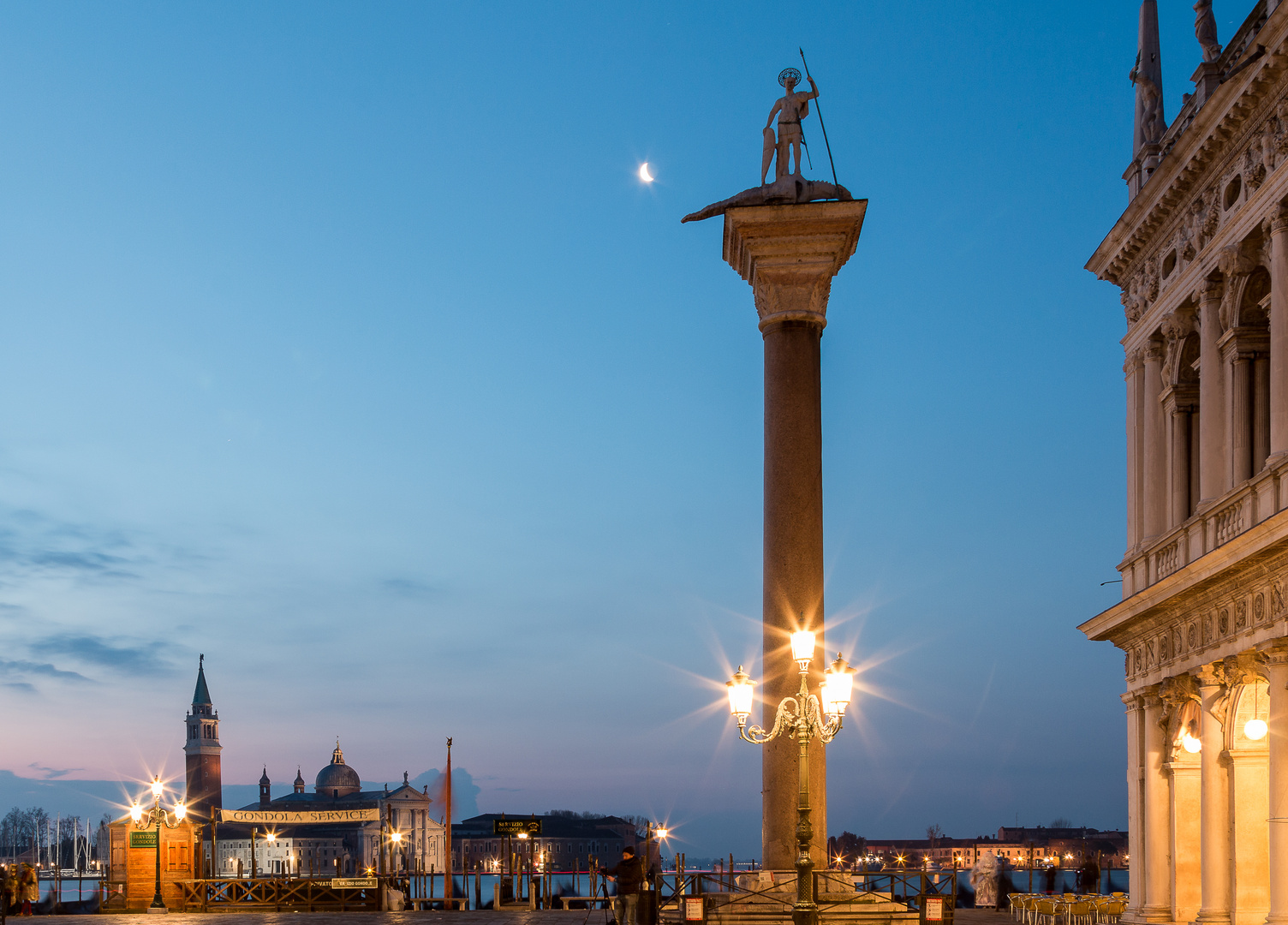 Blaue Stunde auf der Piazza San Marco