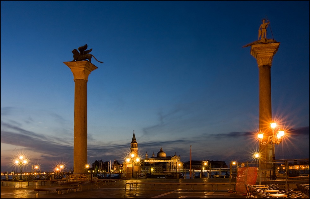 Blaue Stunde auf der Piazzetta San Marco