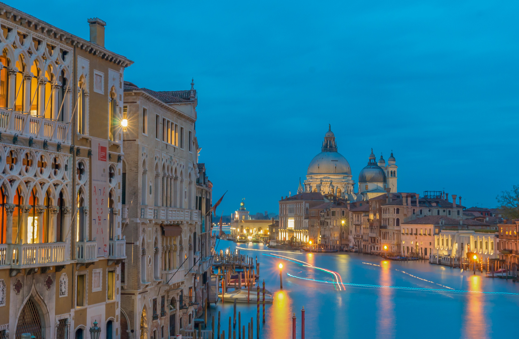 Blaue Stunde auf der Ponte Accademia