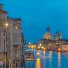 Blaue Stunde auf der Ponte Accademia