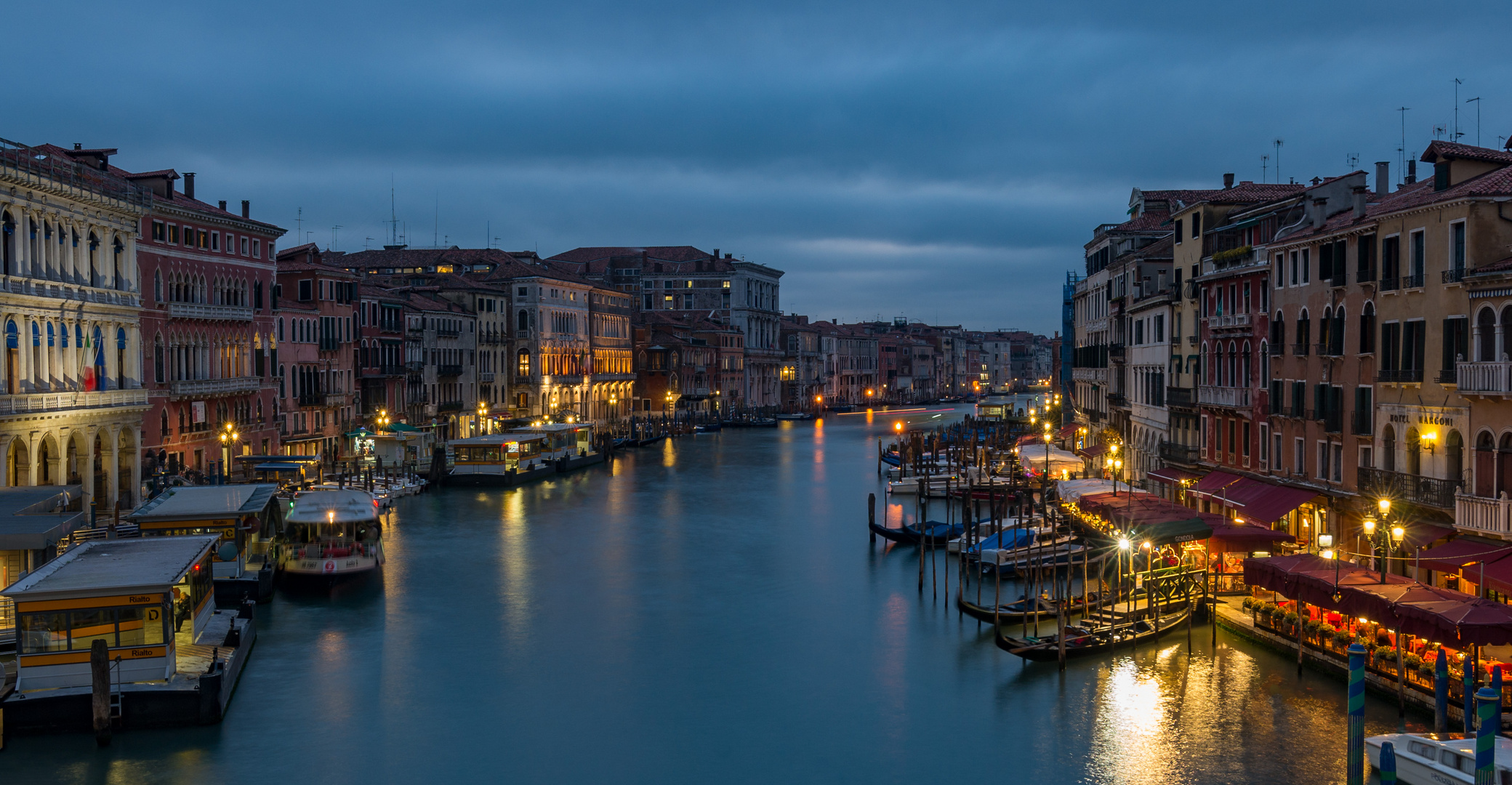 Blaue Stunde auf der Rialto