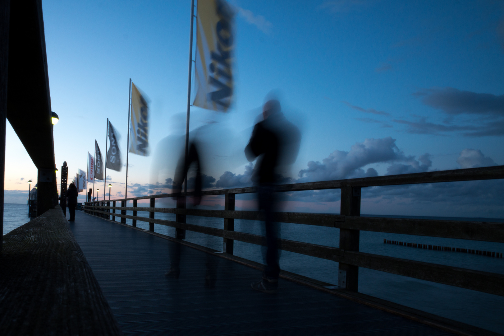 Blaue Stunde auf der Seebrücke Zingst