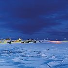 Blaue Stunde bei Vadsø, Nord-Norwegen im Februar 2013