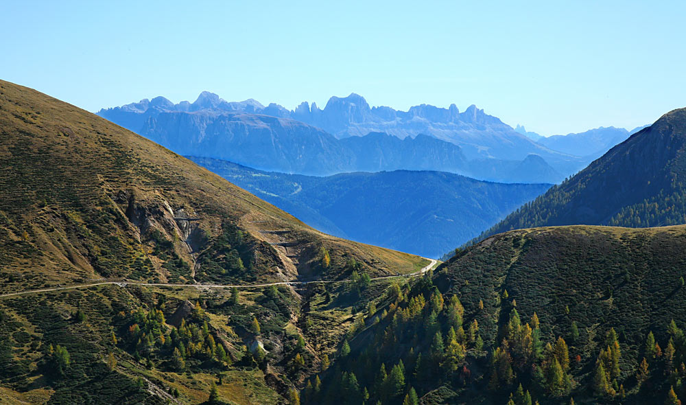 BLAUE STUNDE BLICK AUF DEN ROSENGARTEN VON MERAN 2000