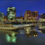 Blaue Stunde erwischt in der HafenCity am Museumshafen