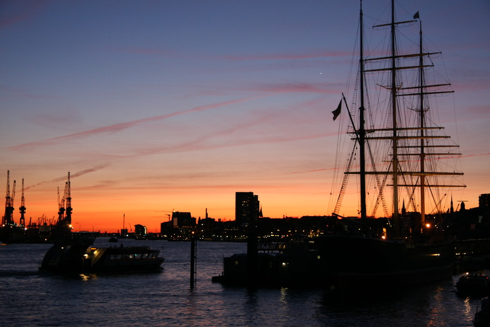 blaue-stunde-hamburger-hafen