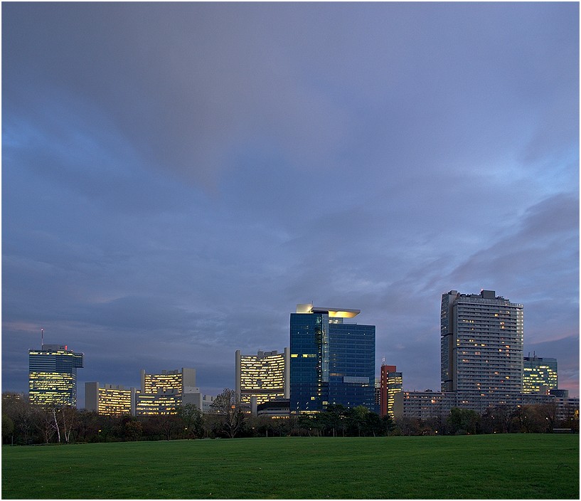 Blaue Stunde im Donaupark