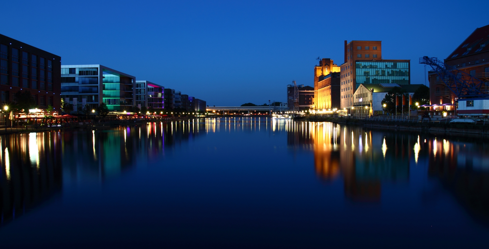 Blaue Stunde im Duisburger Innenhafen