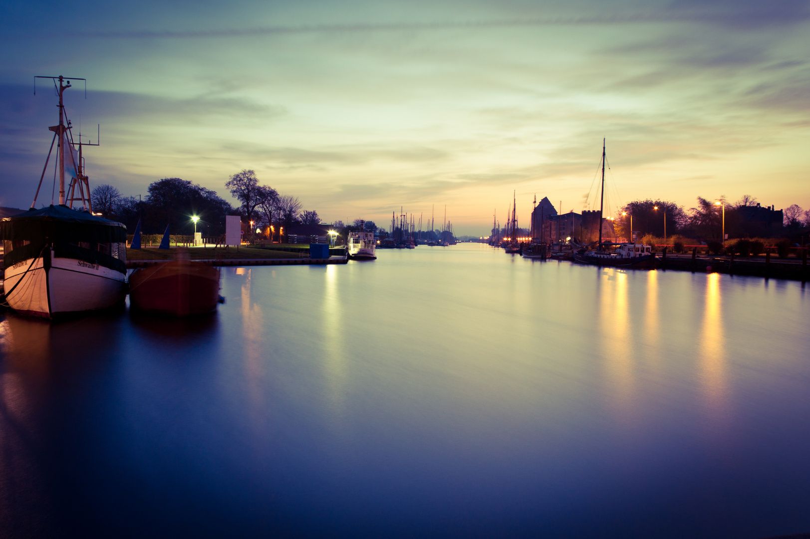 Blaue Stunde im Greifswalder Museumshafen