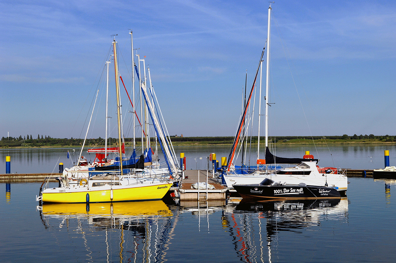 Blaue Stunde im Hafen