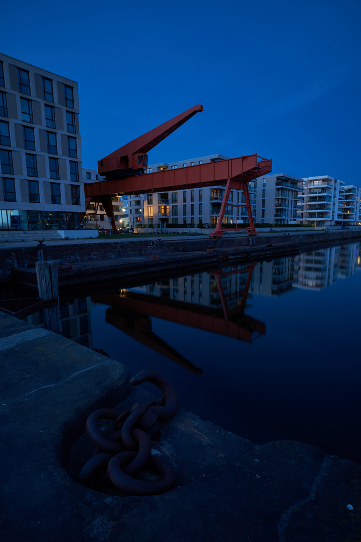 Blaue Stunde im Hafen