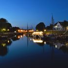 Blaue Stunde im Hafen