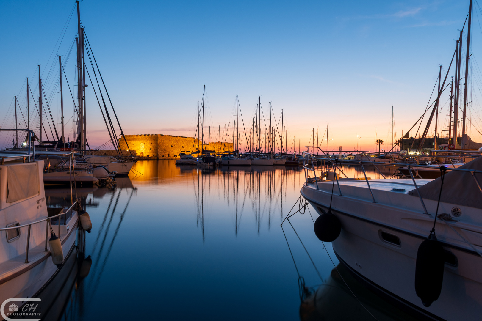 Blaue Stunde im Hafen von Heraklion