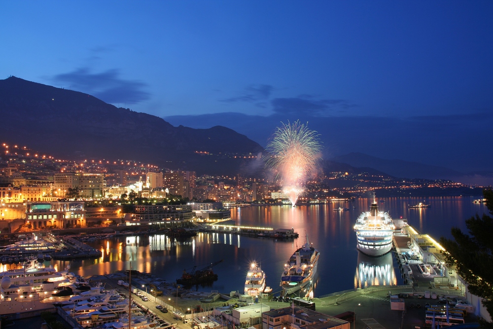 Blaue Stunde im Hafen von Monte Carlo