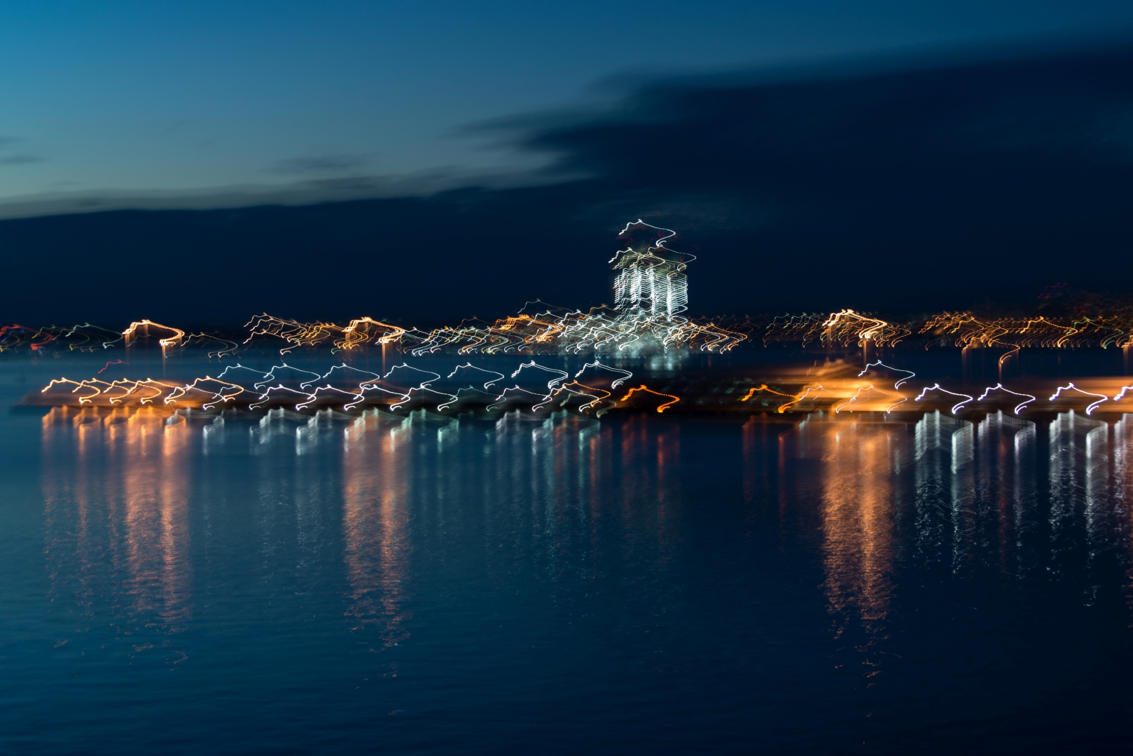 Blaue Stunde im Hafen von Sankt Petersburg