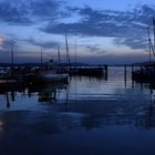 Blaue Stunde im Hafen von Unteruhldingen