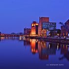 Blaue Stunde im Innenhafen von Duisburg