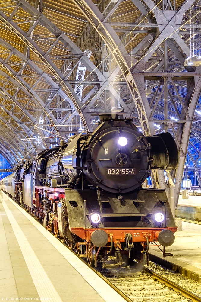 Blaue Stunde im Leipziger Hauptbahnhof