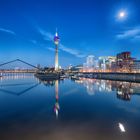 Blaue Stunde im Medienhafen-Düsseldorf