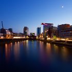 Blaue Stunde im Medienhafen