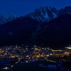 Blaue Stunde im Pustertal (Südtirol), ein paar Wölkchen zogen auch noch durch das Tal.