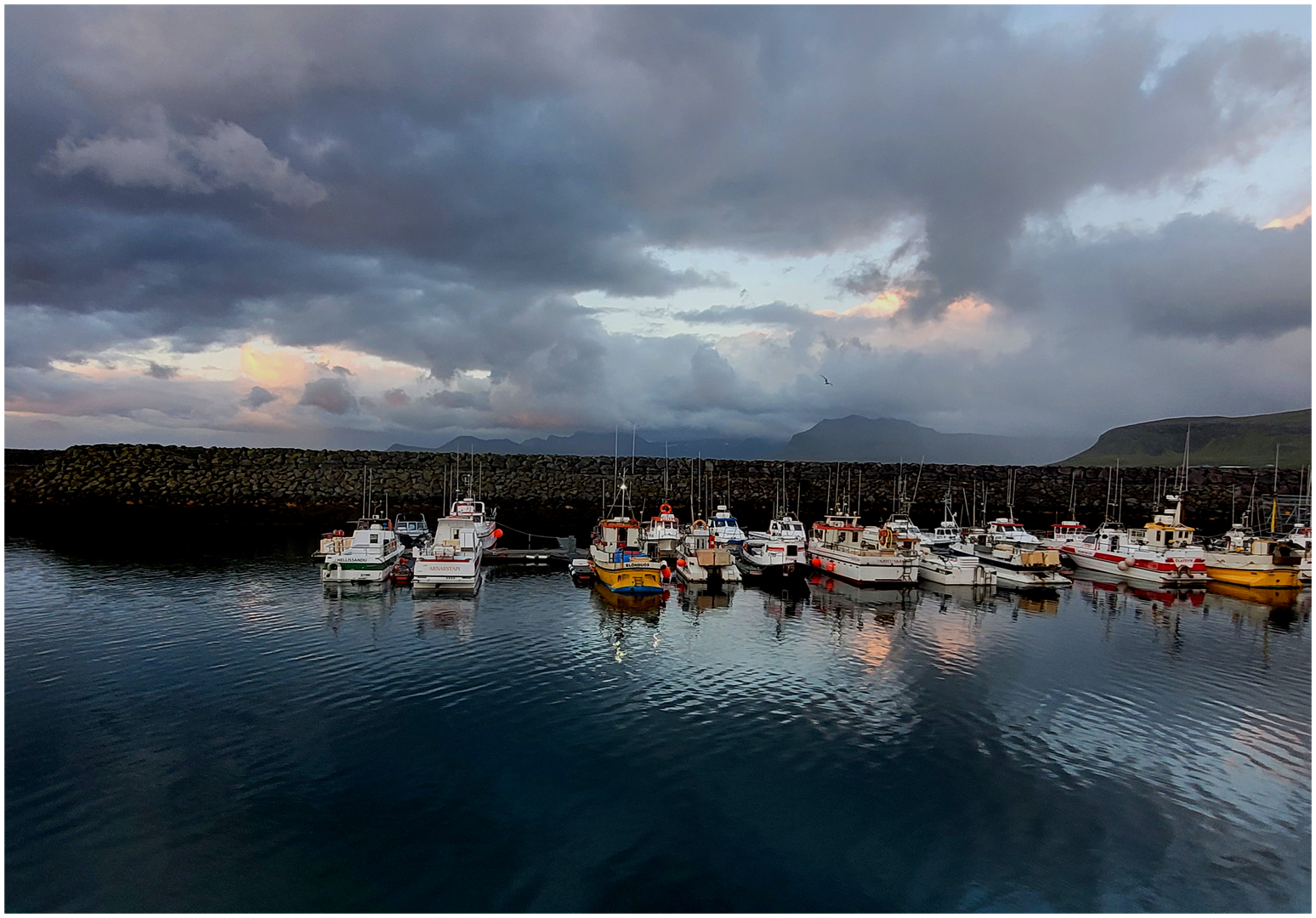 Blaue Stunde im sicheren Hafen