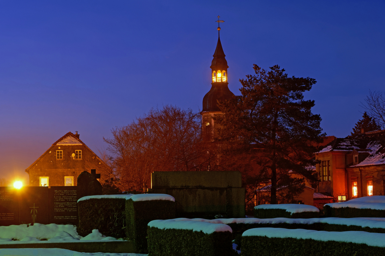 Blaue Stunde im vorweihnachtlichen Schönbach